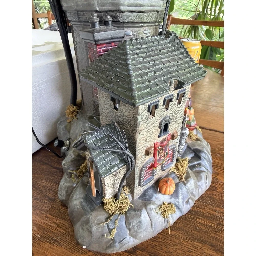 Dept. 56 Original Snow Village Halloween Castle Blackstone Lights & Sounds Work!